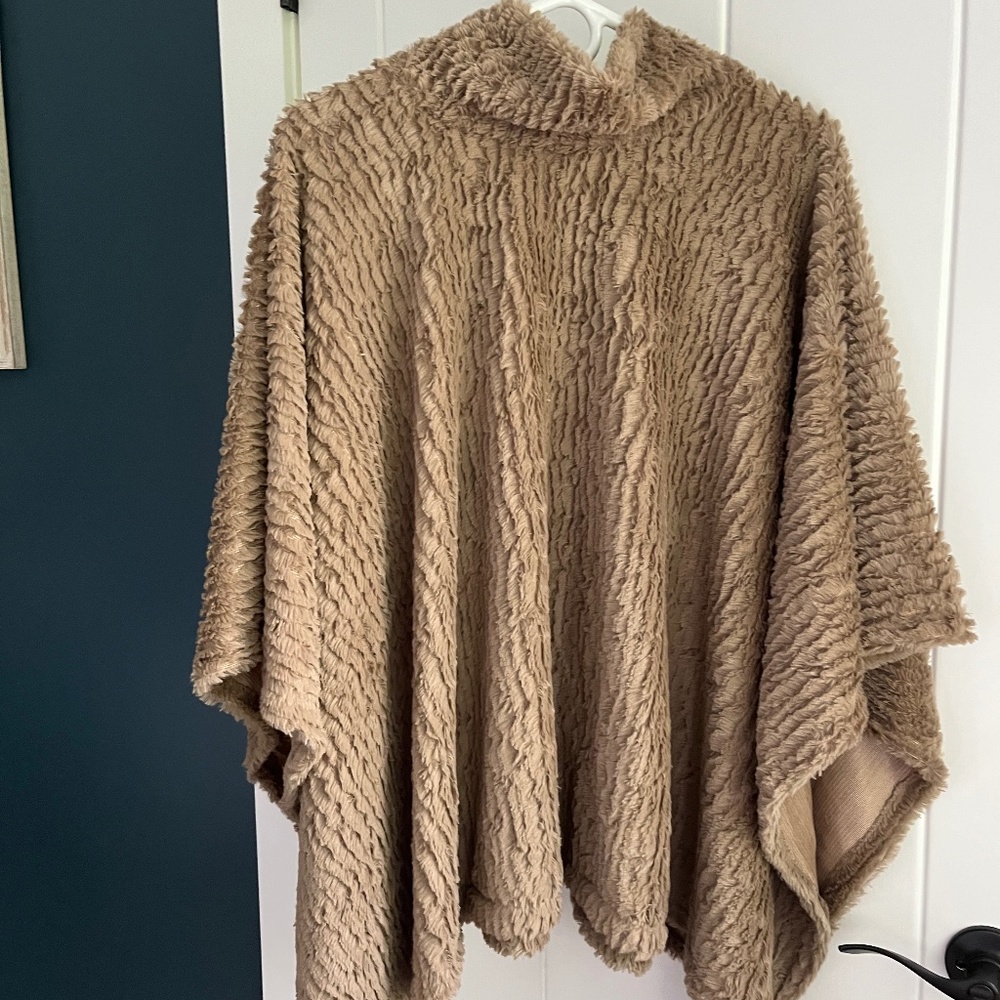 Women’s Faux Fur Poncho